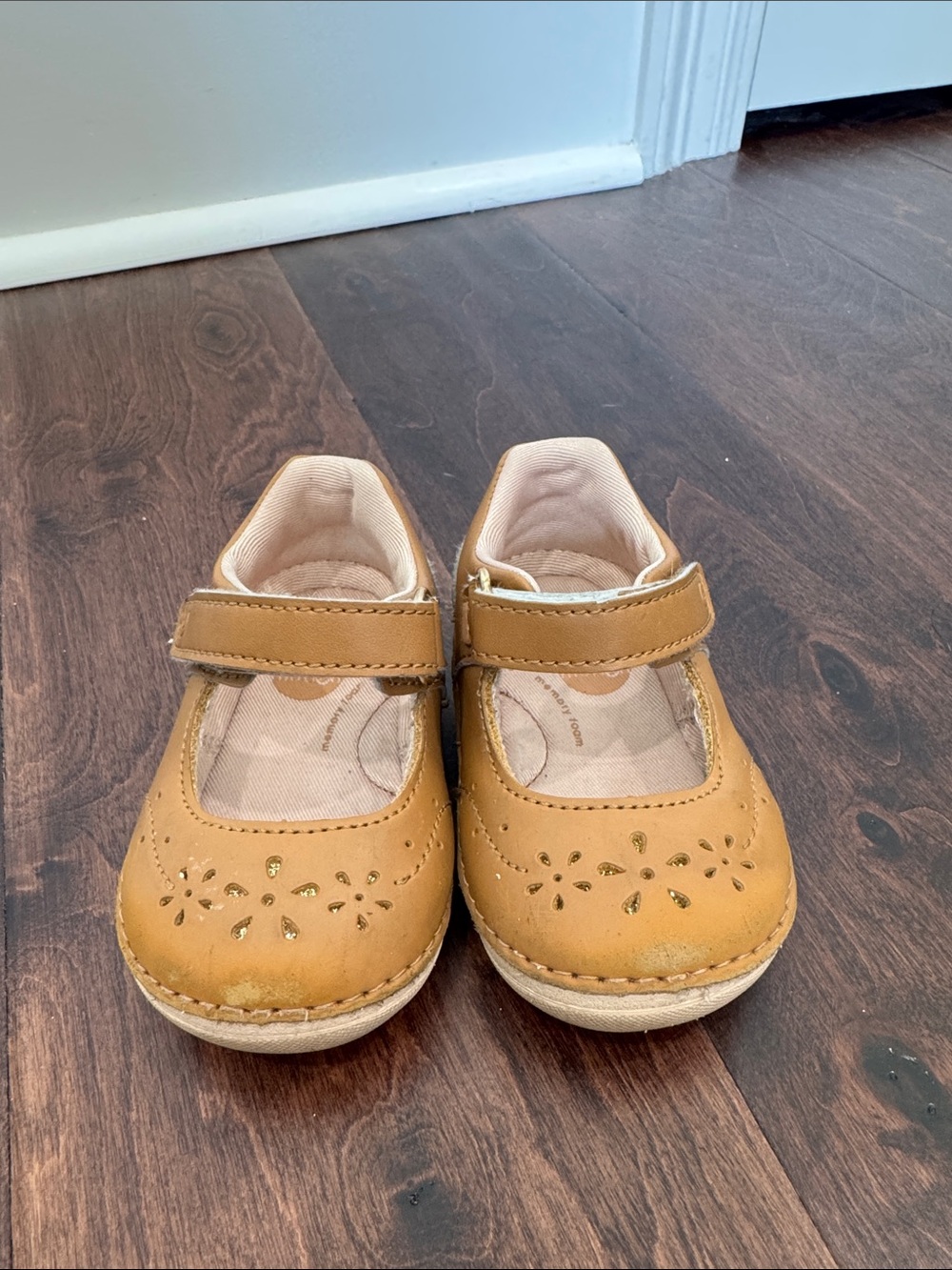 Stride Rite Leather Baby Girls Mary Jane’s Shoes Velcro Strap, size 4 Tan - Picture 4 of 9